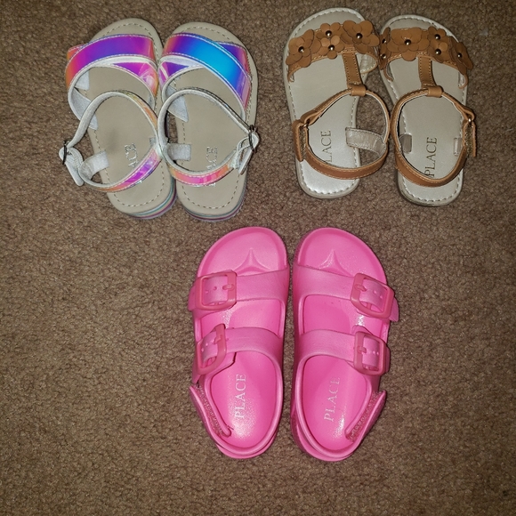 BUNDLE DEAL OLD NAVY SANDALS - Picture 5 of 8